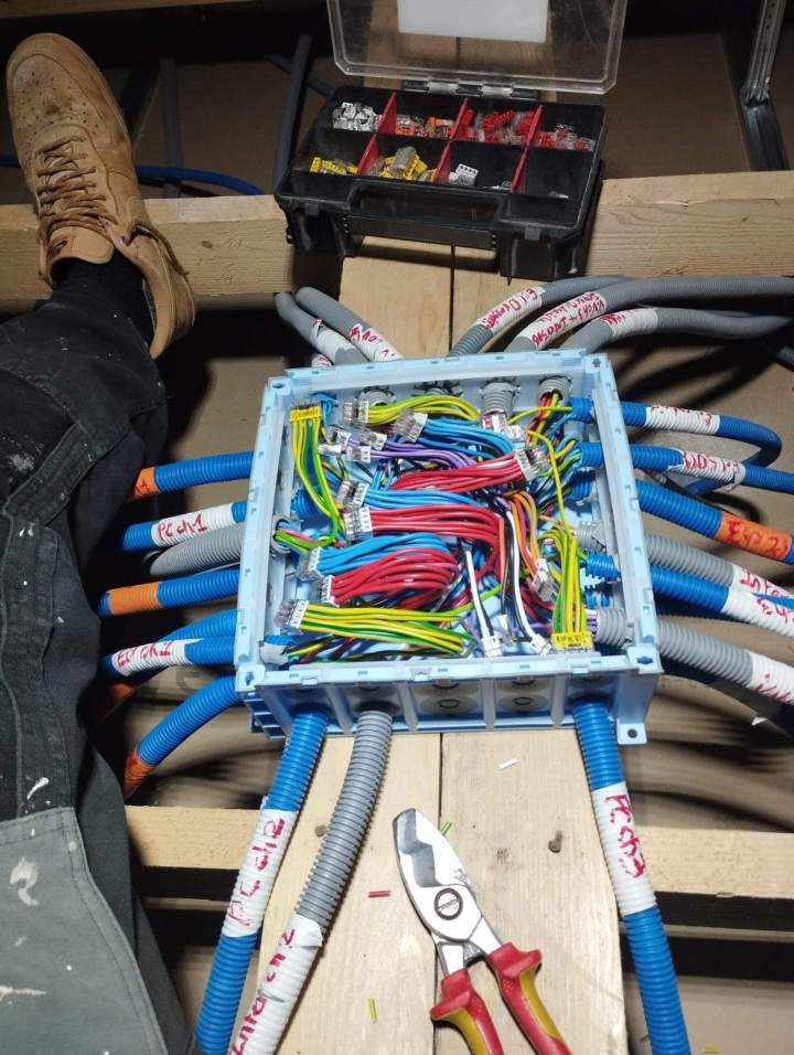 Entreprise d'électricité générale, Nexon